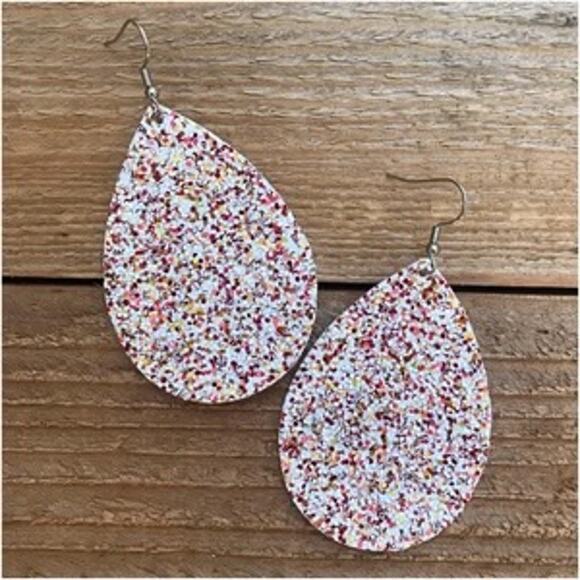 BOGO FREE Sparkle tear drop lightweight earrings - Picture 1 of 6